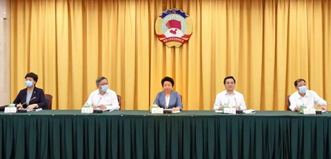 凝心聚力推进保障性住房改革 省政协举行民生协商论坛 黄莉新主持