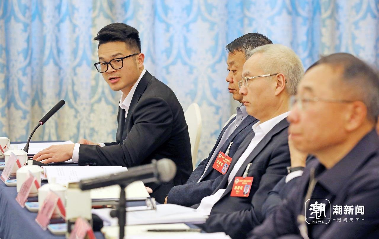 省政協委員分組討論政府工作報告